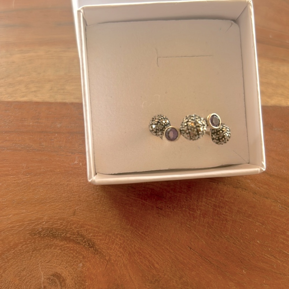 Beautiful Sterling silver ring with amethyst and rhinestones!